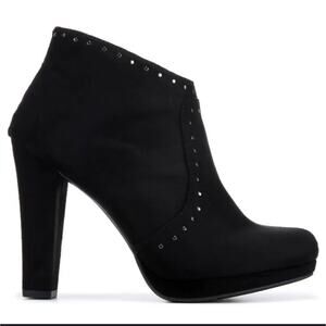 NIB Womans Black high heeled Booties sz 8